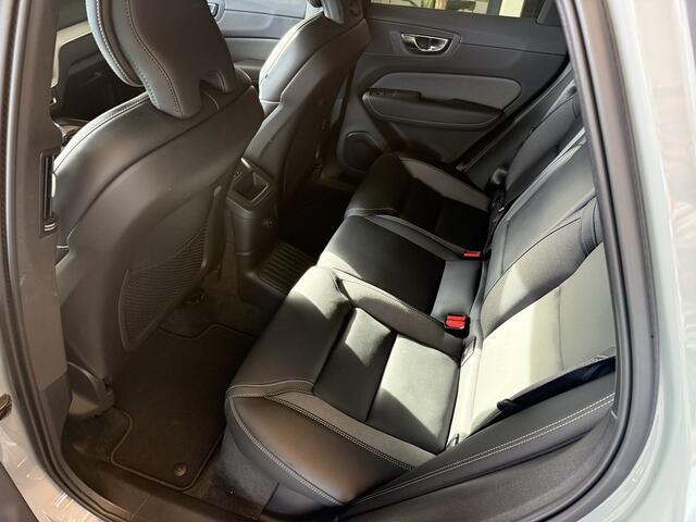 Volvo XC60 2.0 T6 Plug-in hybrid AWD Plus Dark ** Trekhaak ** Panodak ** H/K