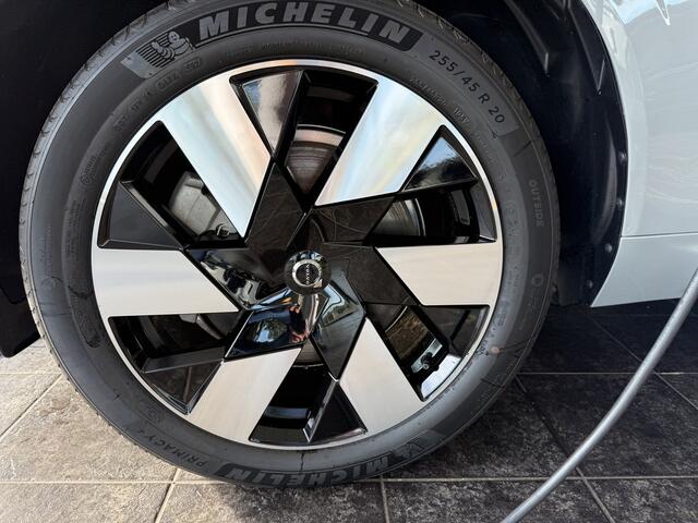 Volvo XC60 2.0 T6 Plug-in hybrid AWD Plus Dark ** Trekhaak ** Panodak ** H/K
