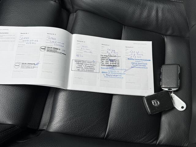 Volvo XC60 2.0 T8 Twin Engine AWD R-Design 392 PK | Pano | Trekhaak | Keyless