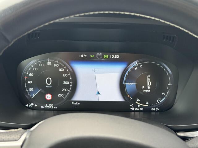 Volvo XC60 2.0 T8 Twin Engine AWD R-Design 392 PK | Pano | Trekhaak | Keyless