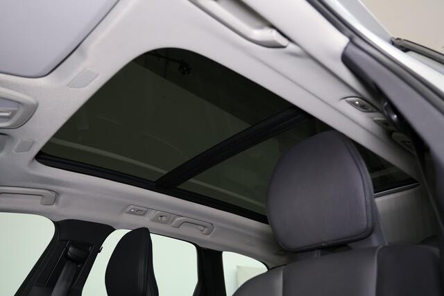 Volvo XC60 T6 Recharge AWD Plus Dark - Panorama/schuifdak - IntelliSafe Assist & Surround - 360º Camera - Verwarmde voorstoelen, stuur & achterbank - Parkeersensoren voor & achter - Elektr. bedienb. voorstoelen met geheugen - Draadloze tel. lader - Elektr. inklapbar