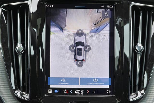 Volvo XC60 T6 Recharge AWD Plus Dark - Panorama/schuifdak - IntelliSafe Assist & Surround - 360º Camera - Verwarmde voorstoelen, stuur & achterbank - Parkeersensoren voor & achter - Elektr. bedienb. voorstoelen met geheugen - Draadloze tel. lader - Elektr. inklapbar