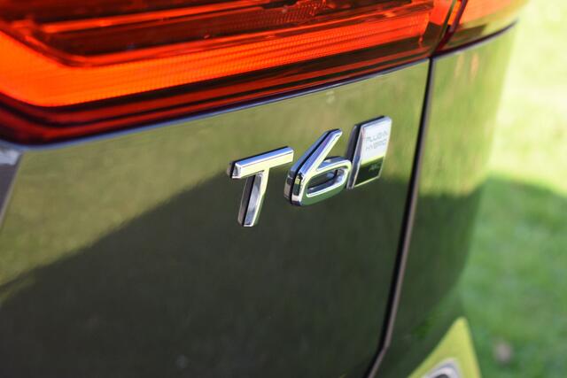 Volvo XC60 T6 AWD 350PK Plug-in Hybrid Ultra Dark | Trekhaak | 1.025km | BLIS | ACC | HUD |