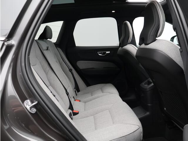 Volvo XC60 T6 AWD Plug-in hybrid Plus Bright / Trekhaak / 360 camera / Woolblend Interieur / Elektrische Stoelen / Panoramadak / Stoel+Stuurverwarming / BLIS / Keyless /