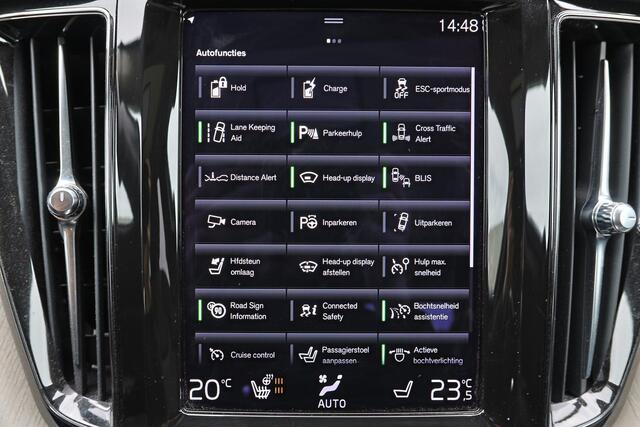 Volvo XC60 Recharge T8 AWD Inscription - Luchtvering - Panorama/schuifdak - IntelliSafe Assist & Surround - 360º Camera - Harman/Kardon audio - Adaptieve LED koplampen - Verwarmde voorstoelen & stuur - Parkeersensoren voor & achter - Elektr. bedienb. voorstoelen met