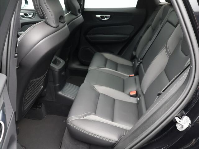 Volvo XC60 2.0 T8 Plug-in hybrid AWD Ultra Black Edition / Trekhaak / Head-up Display / 360 Camera / Harman Kardon / Panoramadak / Elektrische Stoelen / BLIS / Keyless /