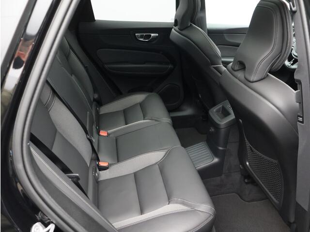 Volvo XC60 2.0 T8 Plug-in hybrid AWD Ultra Black Edition / Trekhaak / Head-up Display / 360 Camera / Harman Kardon / Panoramadak / Elektrische Stoelen / BLIS / Keyless /