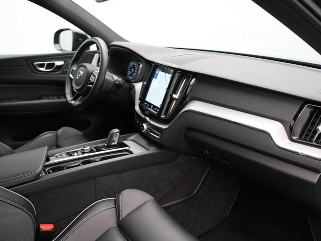 Volvo XC60 2.0 T8 Twin Engine AWD R-Design Plug In Hybrid 391pk Dealer O.H PHEV | Panodak | Camera | Apple Carplay | Lederen Sportstoelen Memory & Verwarmd | Sporstuur | Keyless | Navigatie | Virtual | DAB |