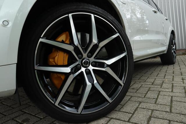 Volvo XC60 2.0 T8 Plug-in-hybrid AWD Polestar Engineered | 360-camera | Verstelbare schokdemping | Schuif/kanteldak | 22" velgen | BTW | Trekhaak | Harman Kardon |