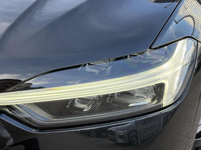 Volvo XC60 2.0 T6 Plug-in hybrid AWD Plus Dark | Adaptive cruise control | 360° camera | Trekhaak | Stoel- en stuurverwarming | Dode hoek detectie BLIS |