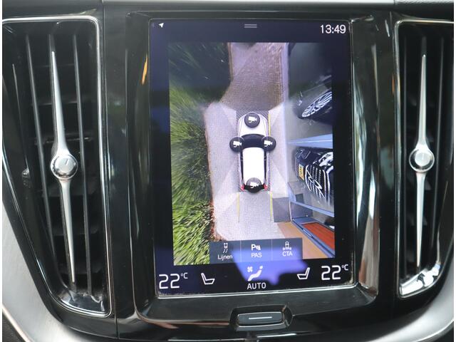 Volvo XC60 2.0 B5 250 PK Momentum Exclusive / Panoramadak