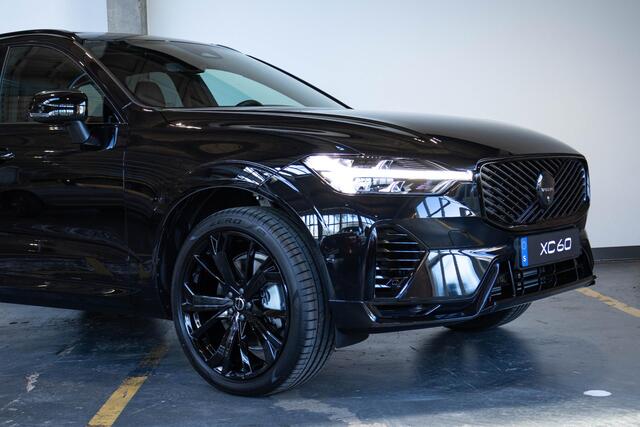 Volvo XC60 2.0 T6 Plug-in hybrid AWD Plus Black Edition | Luchtvering | Head-Up Display | 360º Camera | Schuif/Kantel-Panoramadak | Google Infotainment | 21" Lichtmetalen Wielen |