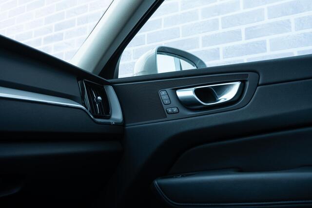 Volvo XC60 T6 Plug-in hybrid AWD Plus Bright | Long Range | Parkeerverwarming | Panoramadak | Lederen bekleding | Elektr. verst. stoelen |