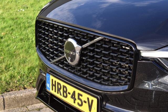 Volvo XC60 T6 AWD 350PK Plug-in Hybrid Ultra Dark | Trekhaak | Leer | H&K | ACC | Thuislader |