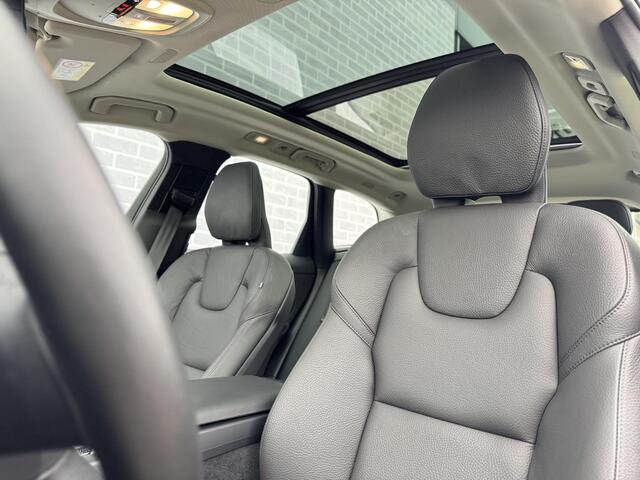 Volvo XC60 2.0 T6 Plug-in hybrid AWD Plus Dark | Trekhaak | 360 Camera | Schuif-/Kanteldak | Stoel-/Stuurverwarming | Adaptive Cruise Control | Elektrisch Verstelbare Voorstoelen