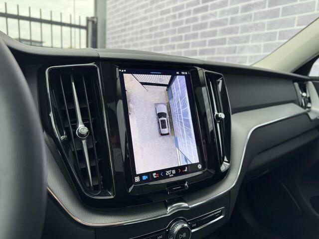 Volvo XC60 2.0 T6 Plug-in hybrid AWD Plus Dark | Trekhaak | 360 Camera | Schuif-/Kanteldak | Stoel-/Stuurverwarming | Adaptive Cruise Control | Elektrisch Verstelbare Voorstoelen