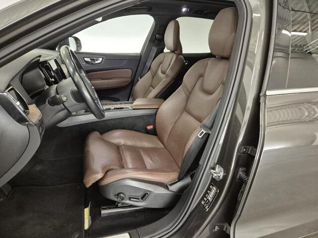 Volvo XC60 2.0 B5 Momentum Exclusive | Adaptieve Cruise Control | Panoramadak | Trekhaak | Harman Kardon Audio | 360º Parkeercamera | Head-Up Display | Lederen Comfort Stoelen | Stoel-/Stuurverwarming | Standkachel |