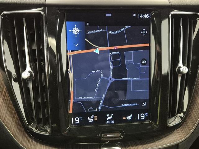 Volvo XC60 2.0 B5 Momentum Exclusive | Adaptieve Cruise Control | Panoramadak | Trekhaak | Harman Kardon Audio | 360º Parkeercamera | Head-Up Display | Lederen Comfort Stoelen | Stoel-/Stuurverwarming | Standkachel |