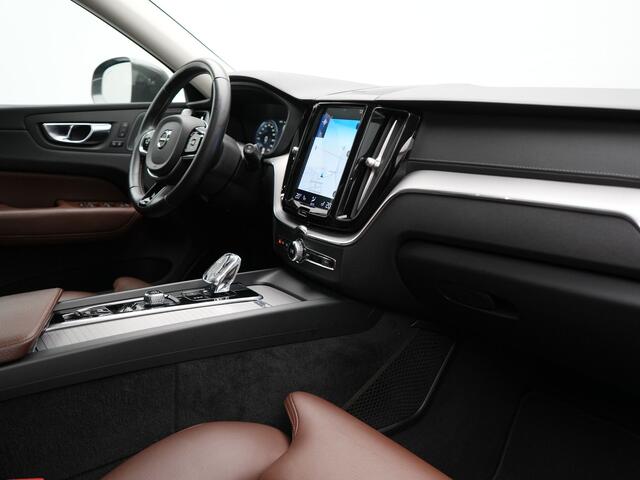 Volvo XC60 T8 Twin Engine AWD Inscription Plug In Hybrid 391pk Dealer O.H. PHEV | Trekhaak Af Fabriek | Panodak | Adaptive Cruise | Camera | Harman & Kardon | Lederen Sportstoelen Memory & Verwarmd | 19"L.M | Apple Carplay | Blis | Navigatie | DAB |
