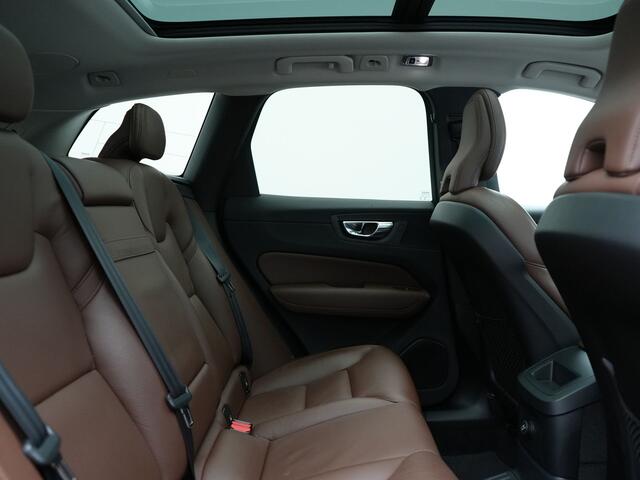 Volvo XC60 T8 Twin Engine AWD Inscription Plug In Hybrid 391pk Dealer O.H. PHEV | Trekhaak Af Fabriek | Panodak | Adaptive Cruise | Camera | Harman & Kardon | Lederen Sportstoelen Memory & Verwarmd | 19"L.M | Apple Carplay | Blis | Navigatie | DAB |