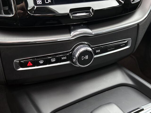 Volvo XC60 2.0 T6 Plug-in hybrid AWD Core Bright Pano, Carplay