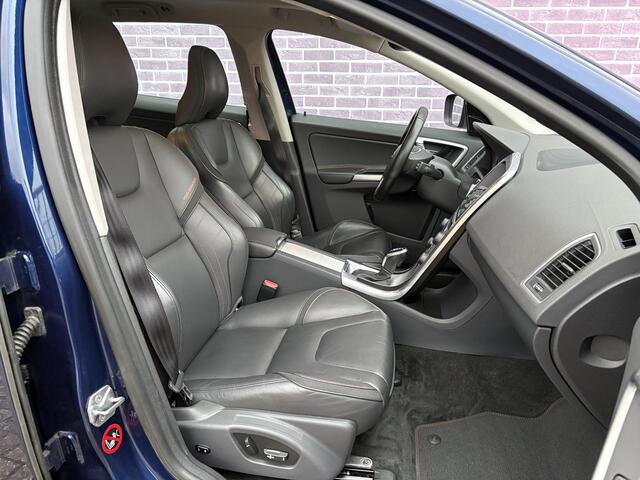 Volvo XC60 2.0 T5 FWD Ocean Race | Trekhaak | Panorama schuifdak | Leder | Memory | Harman/Kardon | Bi-Xenon | Verwarmde voorstoelen | verwarmde voorruit | elektrische achterklep | achteruit rij camera |