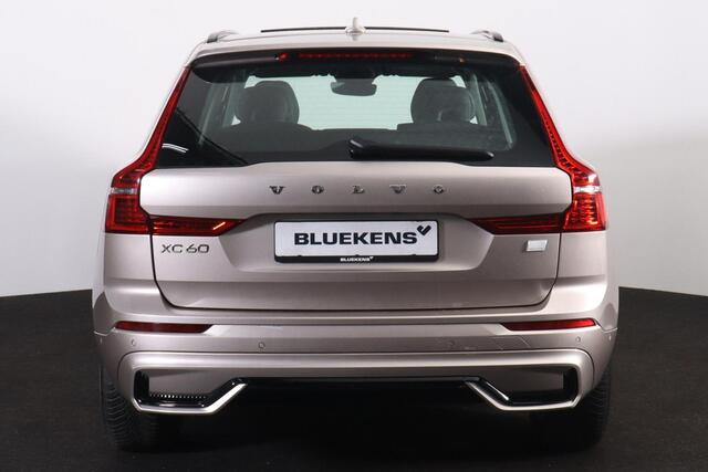 Volvo XC60 T6 Recharge AWD Plus Dark - Panorama/schuifdak - IntelliSafe Assist & Surround - 360º Camera - Verwarmde voorstoelen, stuur & achterbank - Parkeersensoren voor & achter - Elektr. bedienb. voorstoelen met geheugen - Draadloze tel. lader - Elektr. inklapbar
