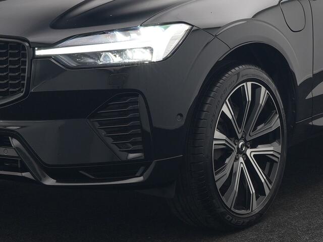 Volvo XC60 T6 AWD Ultimate Dark Long Range Plug In Hybrid 350pk Dealer O.H. PHEV | Panodak | Adaptive Cruise | Head Up | 360 Camera | Lederen Sportstoelen Memory & Verwarmd | 21"L.M | Google Assistent | Stuur Verwarmd | DAB |