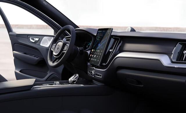 Volvo XC60 2.0 T8 Plug-in hybrid AWD Ultra Black Edition | Lounge Pack | Bowers & Wilkins | 22" | Luchtvering | Massage | Head-Up Display | Leder Dashboard | Adaptive Cruise | Stoel & Stuurverwarming |