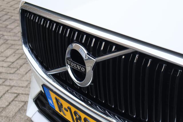 Volvo XC60 T8 Twin Engine AWD Momentum | Trekhaak elektr. | Panoramadak