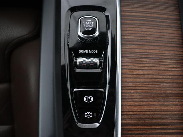 Volvo XC60 2.0 Recharge T6 AWD Inscription | Panoramadak | Trekhaak | Leder | Stoel & stuurverwarming | Adaptive cruise | Camera | Harman/Kardon | Navigatie | Memory | 20'' | Carplay | PHEV | Plug In