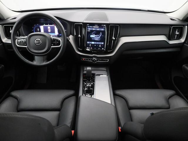 Volvo XC60 2.0 T6 Plug-in hybrid AWD Plus Dark Long Range | PANO | 360° | ADAPTIVE | H&K | MEMORY | TREKHAAK | STOEL- EN STUURVERW.