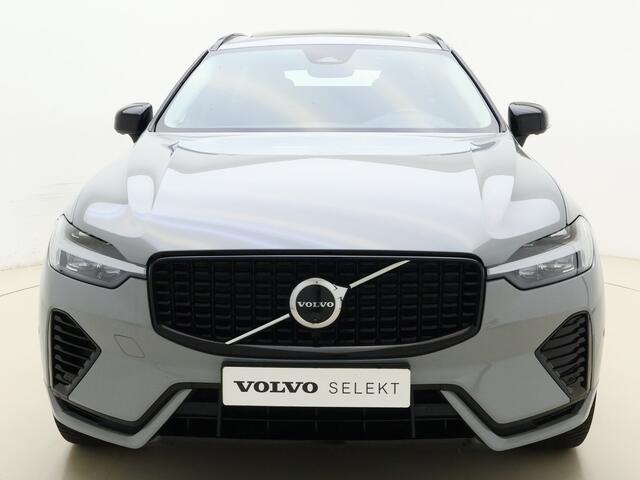 Volvo XC60 T6 350pk AWD Plus Dark / 360 Camera / El. Trekhaak / El. Stoelen / Adapt. Cruise / BLIS / 19'' + All Season / Stoel + Stuurw. Verwarming / Achterb. Verwarming /
