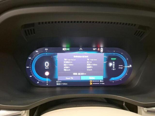 Volvo XC60 2.0 T6 Plug-in hybrid AWD Ultimate Bright | Trekhaak | Adaptive cruise control | Head-up display | Harman/Kardon audio | Dode hoek detectie BLIS | Stoelverwarming voor + achter | Stuurverwarming | Elektrische stoelverstelling |