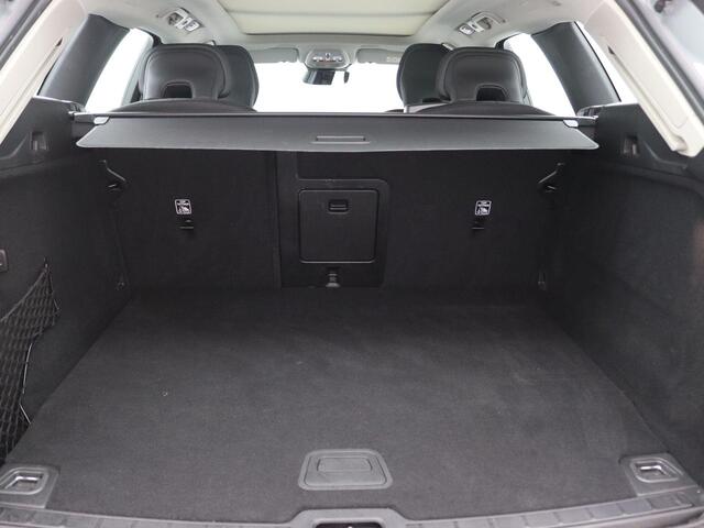 Volvo XC60 2.0 T6 Plug-in hybrid AWD Core Bright 350PK Aut. Pano-Schuifdak, SOH 98%, Trekhaak, Achteruitrijcamera, Adaptieve Cruise Controle, LED Verlichting, Keyless, 18" LM Velgen