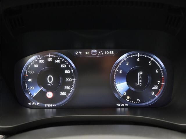 Volvo XC60 2.0 T4 R-Design / Trekhaak / Stoelverwarming / Sportstoelen / Elektrische Achterklep / Getint Glas / Cruise Control / Carplay / Sportstoelen /