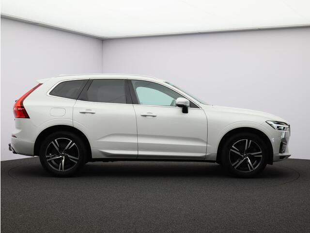 Volvo XC60 2.0 T4 R-Design / Trekhaak / Stoelverwarming / Sportstoelen / Elektrische Achterklep / Getint Glas / Cruise Control / Carplay / Sportstoelen /