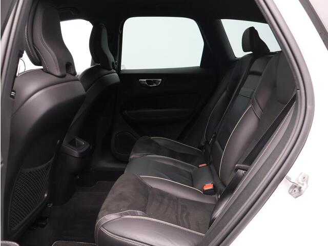 Volvo XC60 2.0 T4 R-Design / Trekhaak / Stoelverwarming / Sportstoelen / Elektrische Achterklep / Getint Glas / Cruise Control / Carplay / Sportstoelen /