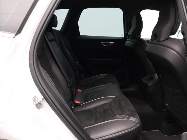 Volvo XC60 2.0 T4 R-Design / Trekhaak / Stoelverwarming / Sportstoelen / Elektrische Achterklep / Getint Glas / Cruise Control / Carplay / Sportstoelen /