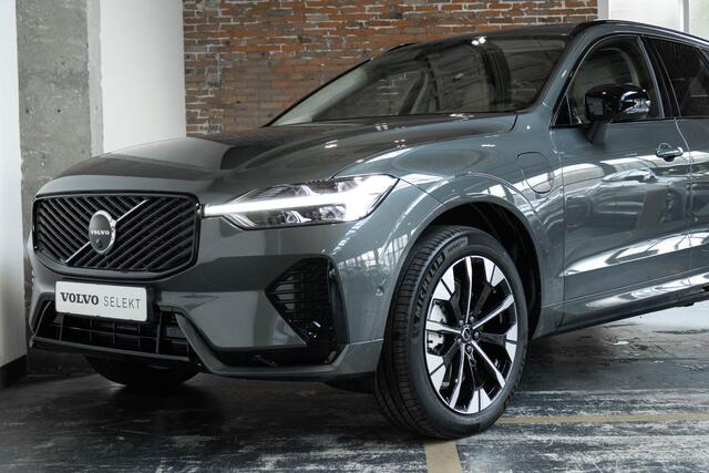 Volvo XC60 T6 Plug-in hybrid AWD Plus Dark | Harman Kardon Premium Audio | Blond Lederen Bekleding | Nieuw Model | 20'' Lichtmetalen Velgen | Head-Up Display | Panoramadak | 360° Parkeercamera | Parkeersensoren voor + achter