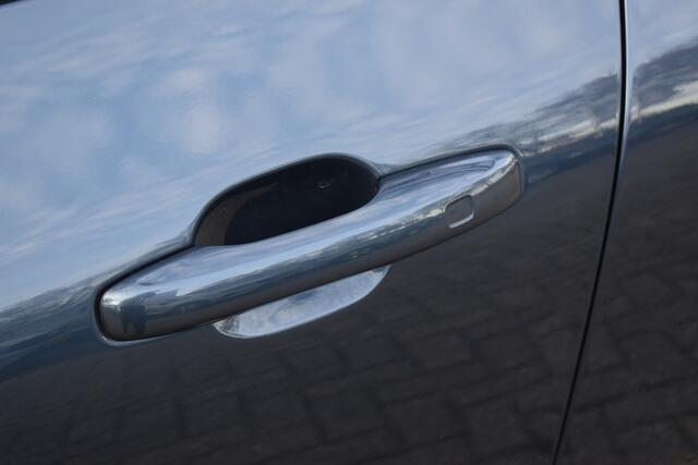 Volvo XC60 T8 AWD 455PK Plug-in Hybrid Ultra Dark | Bowers & Wilkins | Luchtvering | HUD | Massage | Trekhaak |