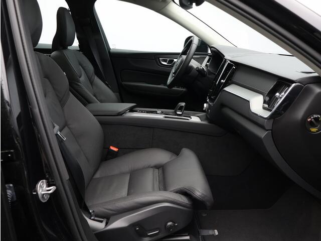 Volvo XC60 2.0 T6 Plug-in hybrid AWD Ultra Dark / Trekhaak / Head up displ. / Harman Kardon / 360 Camera / Elektrische Stoelen / Panoramadak /