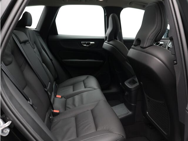 Volvo XC60 2.0 T6 Plug-in hybrid AWD Ultra Dark / Trekhaak / Head up displ. / Harman Kardon / 360 Camera / Elektrische Stoelen / Panoramadak /