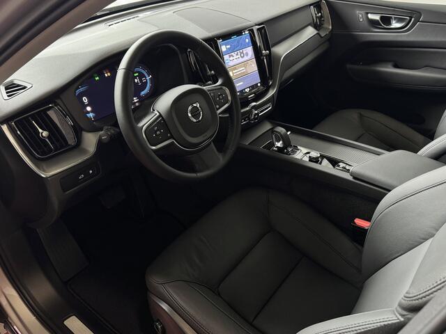 Volvo XC60 ?NIEUWE AUTO? VAPOUR GREY 2.0 T6 350 PK PHEV LEER AWD PLUS BRIGHT LONG RANGE PANO PERF.AUDIO ELEK.KLEP phev