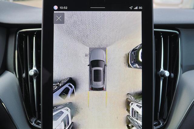 Volvo XC60 T6 Recharge AWD Plus Black Edition - Panorama/schuifdak - IntelliSafe Assist & Surround - 360º Camera - Harman/Kardon audio - Adaptieve LED koplampen - Verwarmde voorstoelen, stuur & achterbank - Parkeersensoren voor & achter - Elektr. bedienb. voorstoele