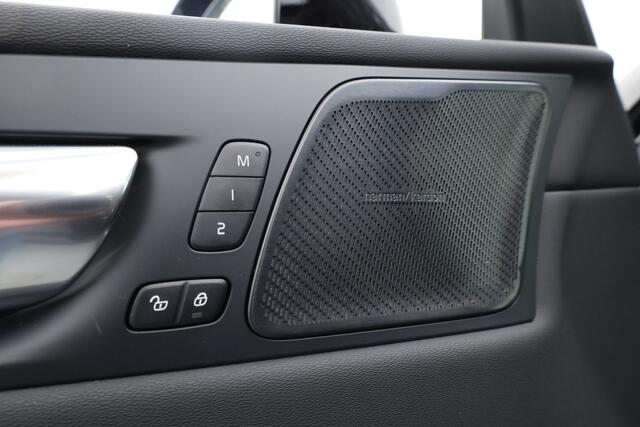 Volvo XC60 T6 Plug-in hybrid Ultra Black Edition | Facelift | Pano | HUD | 360cam | Harman Kardon | Memory seats | Pilot Assist |