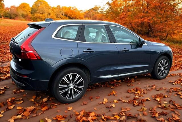 Volvo XC60 2.0 T6 AWD 250kW/340pk Aut8 Recharge Inscription Excl. Facelift! HARMAN/KARDON + PANORAMADAK + EL.TREKHAAK + VOORRUITVERWARMING + ADAPT.CRUISE + STOEL-&STUURVERWARMING + CAMERA + PD-GLASS + GOOGLE DASH + KEYLESS ENTRY&GO + PARKSENSOREN + 19" LM-VELGEN!!