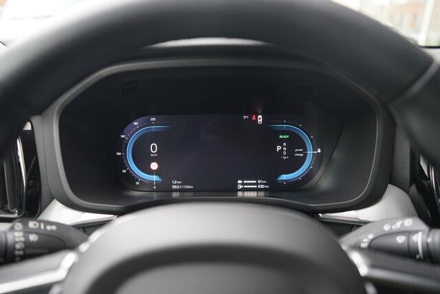 Volvo XC60 2.0 T6 Plug-in hybrid AWD Plus Bright | Elektrische trekhaak | Voorstoelen/Achterbank verwarmd |