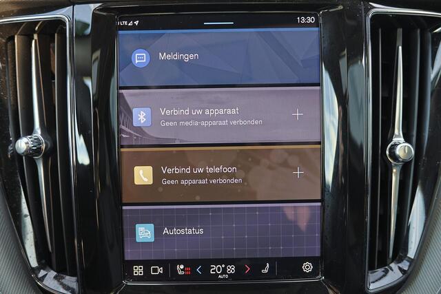 Volvo XC60 T6 Recharge AWD Plus Dark - Panorama/schuifdak - IntelliSafe Assist & Surround - 360º Camera - Harman/Kardon audio - Adaptieve LED koplampen - Verwarmde voorstoelen, stuur & achterbank - Parkeersensoren voor & achter - Elektr. bedienb. voorstoelen met geh