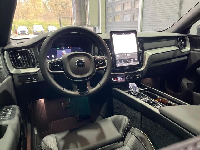 Volvo XC60 T6 Plug-in hybrid Plus Black Edition | FACELIFT | Trekhaak | 360° Camera | Head-Up | Panoramadak | 21 Inch